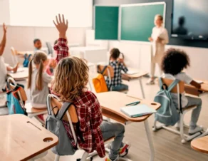 niños en clase